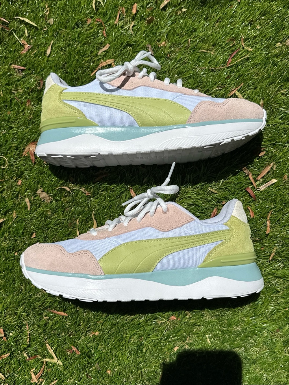 Puma Women's Pastel Runner Sneakers in Lime/Blush size 7